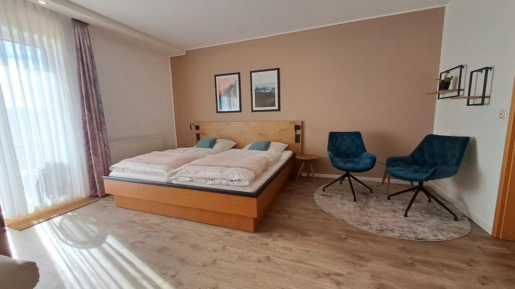 Rhoen-Hotel Sonnenhof - Restaurant & Cafe Попенхаузен Екстериор снимка