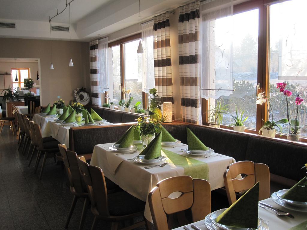 Rhoen-Hotel Sonnenhof - Restaurant & Cafe Попенхаузен Екстериор снимка