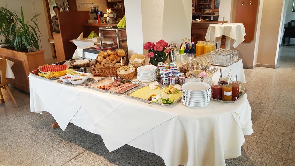 Rhoen-Hotel Sonnenhof - Restaurant & Cafe Попенхаузен Екстериор снимка