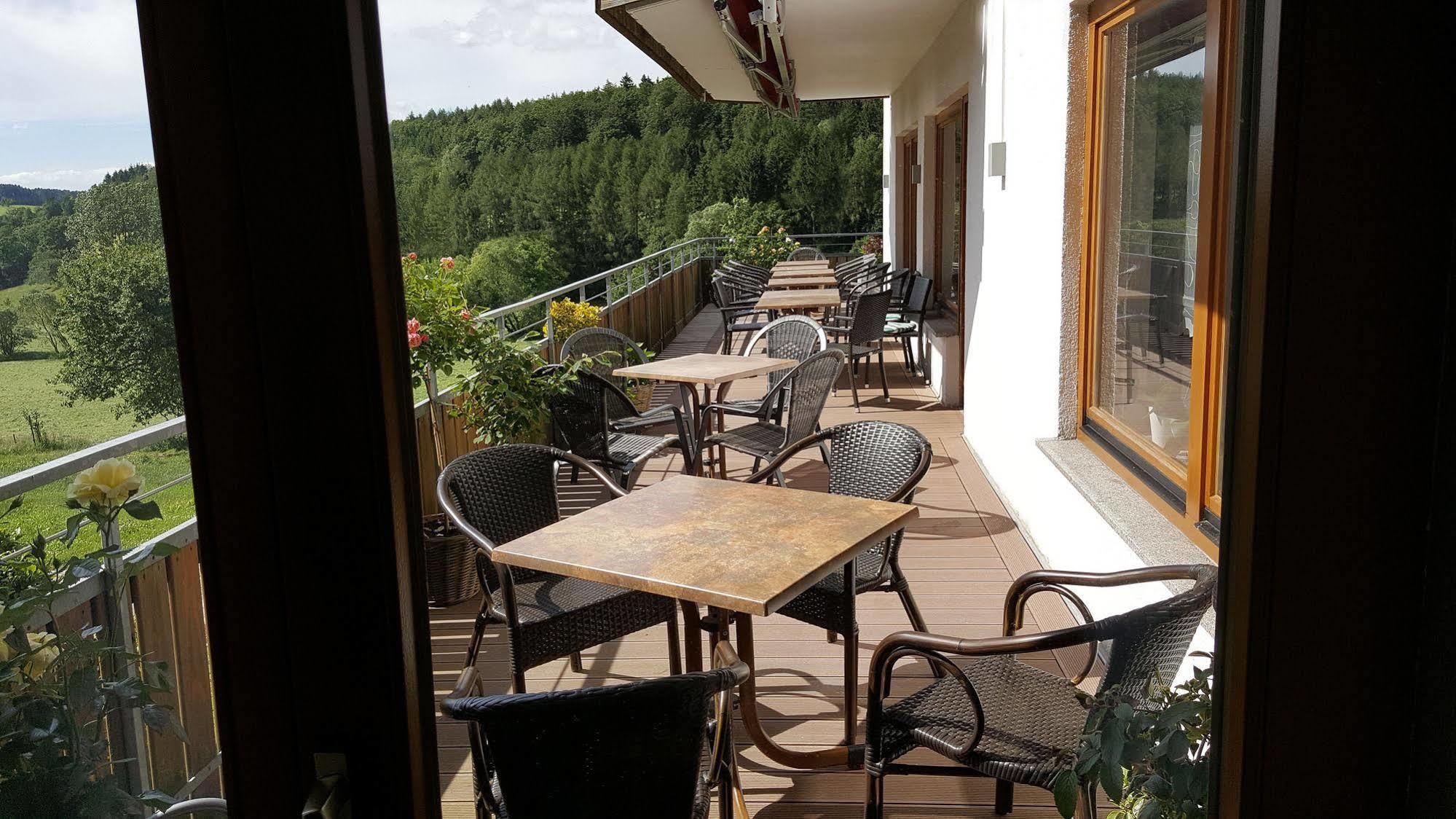 Rhoen-Hotel Sonnenhof - Restaurant & Cafe Попенхаузен Екстериор снимка